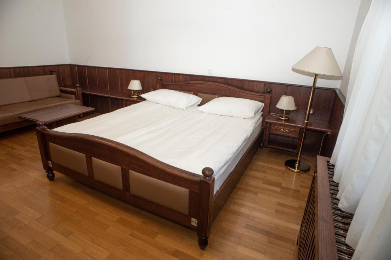 Vila Herberstein Velenje Bagian luar foto