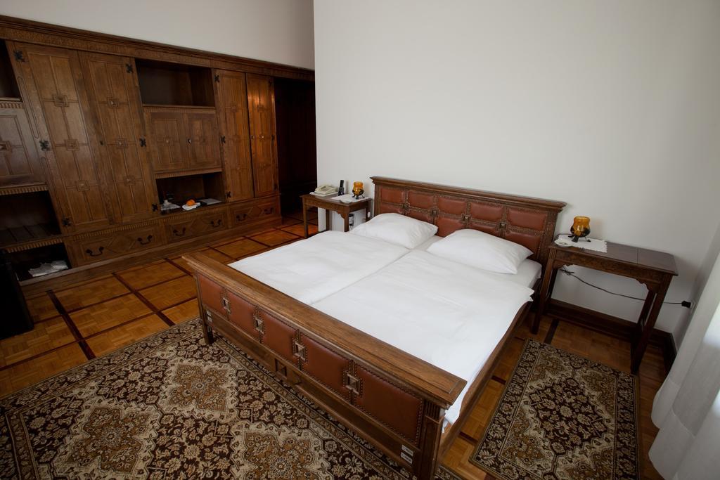 Vila Herberstein Velenje Bagian luar foto